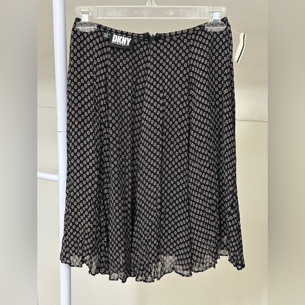 Women’s 2 Donna Karan Skirt